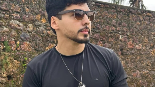 Após condenação de cantor por estupro, filha posta: 'Enterro meu genitor'