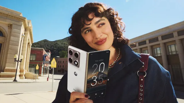 Razr Fold chegou à Europa. Custa 1.999 euros (e tem desconto)