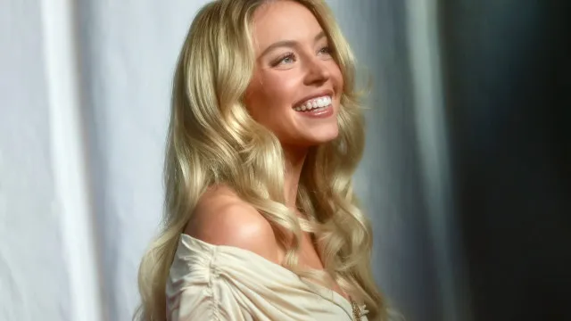 
                    Depois de Alvalade e Palácio da Pena, Sydney Sweeney esteve em Queluz
                