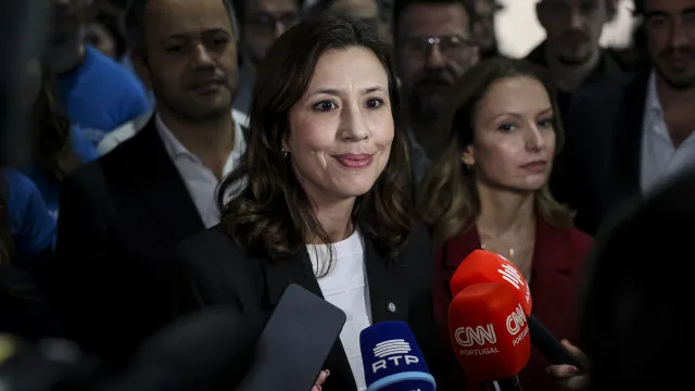 IL a favor do fim do visto prévio e critica "espalhafato do costume" do Chega