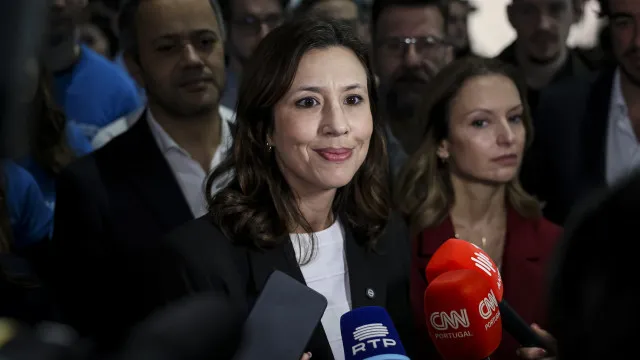 
                    IL pede audição de Miranda Sarmento sobre reentrada do Estado na REN
                