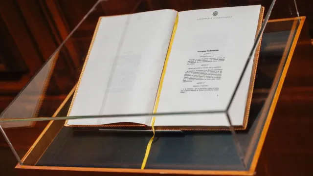 Parlamento prepara Constituição em braille: "Democracia é para todos"