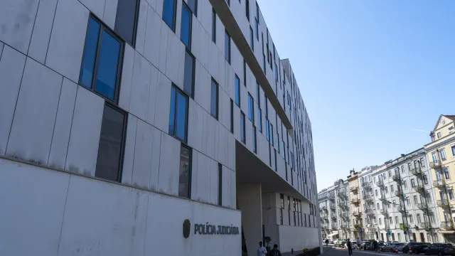 
                    Patrão detido após tentar violar funcionária de 21 anos em Sintra
                