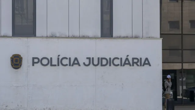 
                    Portugal extradita homem para a Índia após garantia de revisão de pena
                