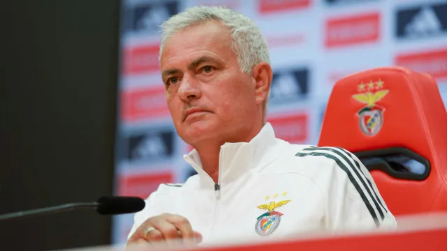 Mourinho não renovaria agora com o Benfica: "Se algum idiota..."