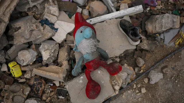 
                    Líbano denuncia mais de 350 mortos após ataques de Israel
                