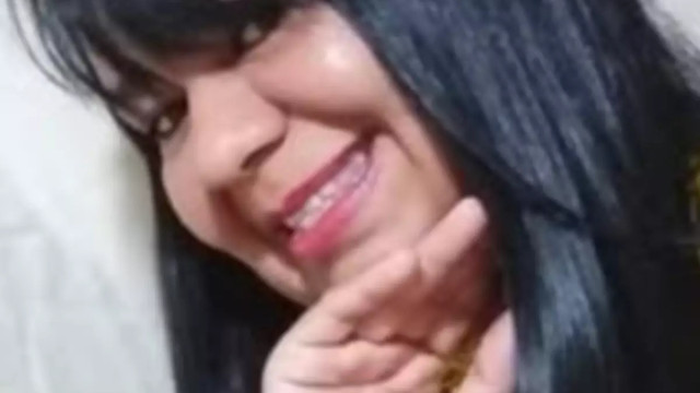 Discussão por som alto termina em morte e mulher é esfaqueada