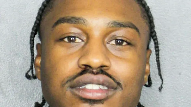 
                    Lil Tjay detido por conduta desordeira após Offset ter sido baleado
                