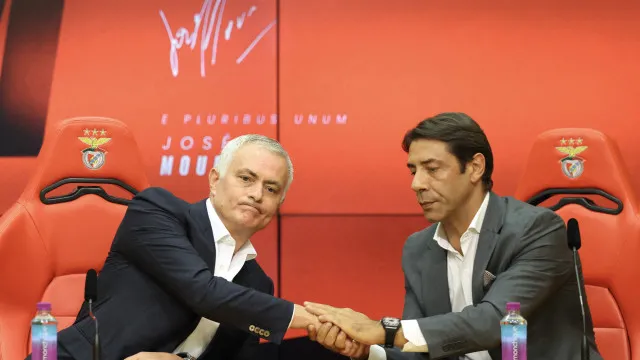 
                    Nas mãos de Rui Costa. Os três cenários de Mourinho traçados em Espanha
                