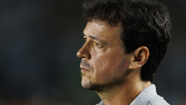 Corinthians demite Fernando Diniz após sétima derrota seguida no Brasileiro