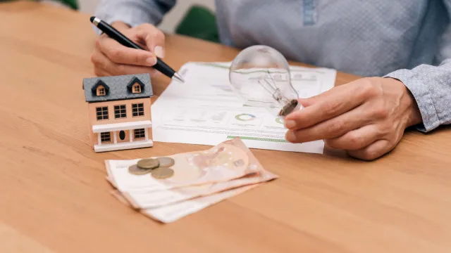 
                    Eurodeputados pedem mais medidas para crise energética
                