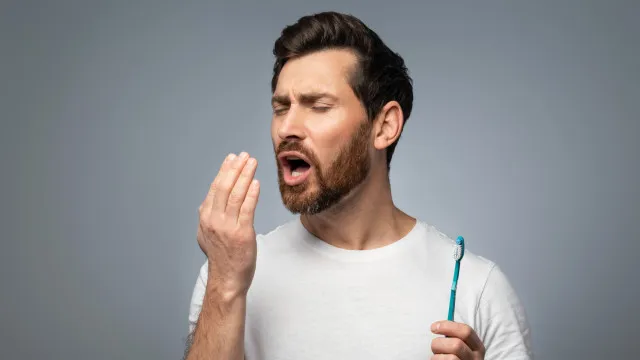 
                    Eis os alimentos que causam mau hálito, segundo dentistas
                