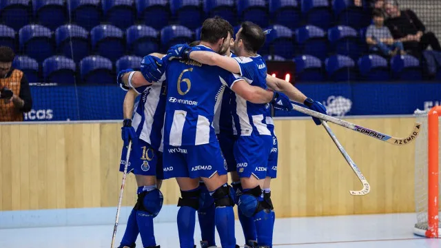 
                    FC Porto vence Liceo e segue para as 'meias' da Champions
                