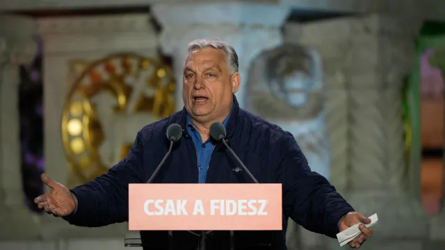 
                    Primeiro-ministro cessante húngaro demite-se da liderança do Fidesz
                