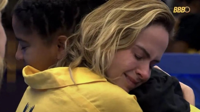 Fora da casa, equipes de Ana Paula e Milena estão em pé de guerra