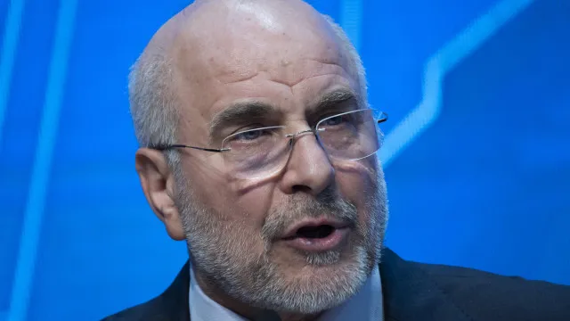 
                    Teerão mantém Estreito de Ormuz fechado até fim bloqueio dos EUA a portos
                