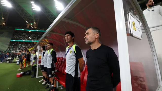 Sérgio Conceição dá 'pontapé' na crise e vence em casa do Al-Taawoun