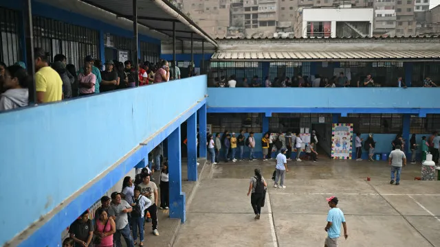 Peruanos vão às urnas no domingo para a segunda volta das presidenciais