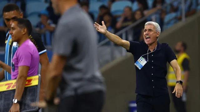 LuÃs Castro vai de mal a pior e obriga GrÃªmio a dar 'murro na mesa'