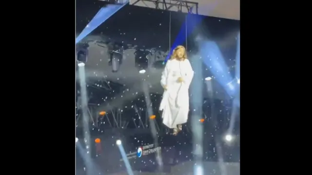 
                    Peça sobre ascensão de Cristo terá ido (literalmente) longe demais. Veja
                