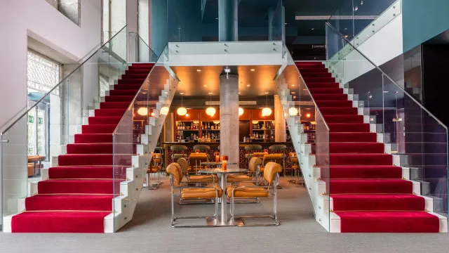 
                    Dormir em cena: O hotel no Porto que nasceu de um teatro
                