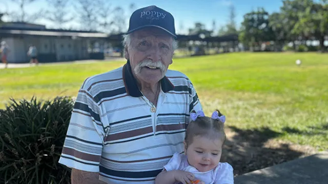 É recorde! Aos 91 anos e 209 dias, Charles foi avô pela 1.ª vez: "Mágico"