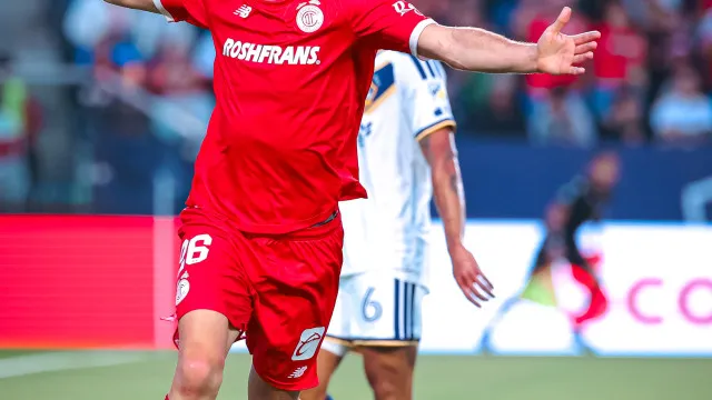 
                    Sem Dignity para tanto Paulinho. Toluca está nas 'meias' da Champions
                