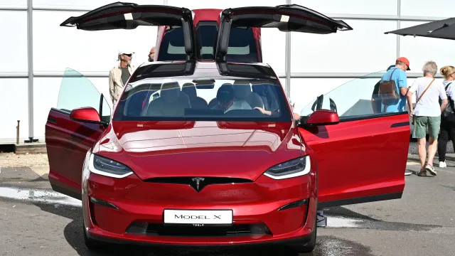 
                    Tesla assinala fim de dois modelos com edições especiais e limitadas
                