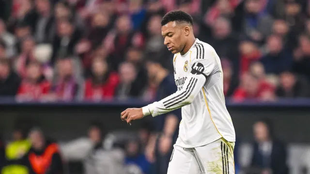 
                    Mbappé falha assalto ao milionário recorde de Cristiano Ronaldo
                
