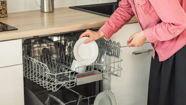 
                    Máquina da loiça como nova! O truque que põe fim à gordura e calcário
                