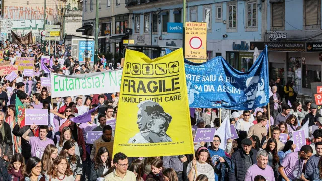 
                    Preventiva para suspeito de atacar Marcha pela Vida com cocktail molotov
                