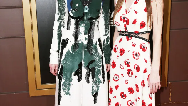 
                    Anna Wintour faz rara aparição pública com a filha
                