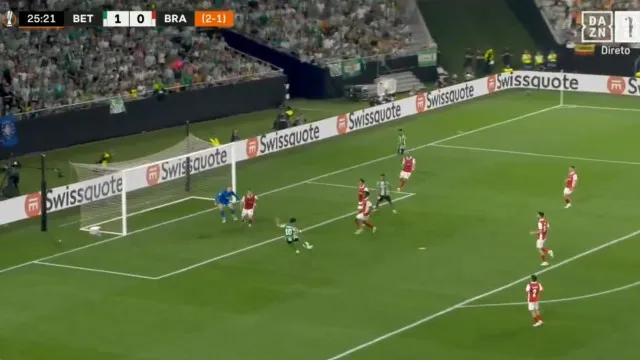 Assim fica mais difícil. Braga inventou e Abde atirou para o golo fácil