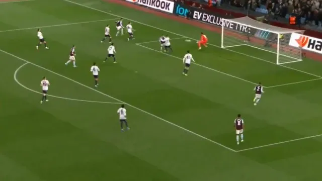 
                    Assim foram os três golos do Aston Villa na primeira parte ante o Bologna
                