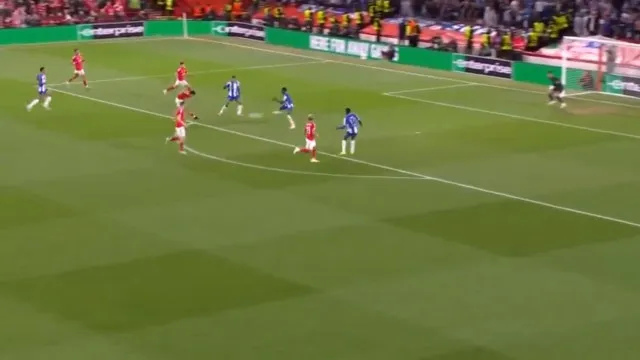 
                    Foi desta forma que Gibbs-White deixou o FC Porto fora da Liga Europa
                