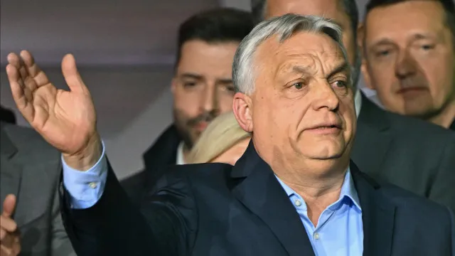 Derrotado, Orbán não sai da chefia do partido e diz: "Senti dor e vazio"
