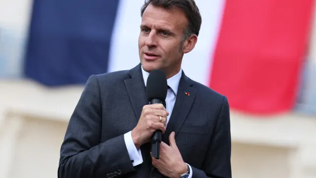 
                    Macron defende proibição de acesso de menores às redes sociais
                