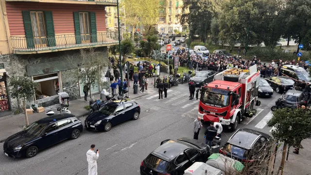 Assaltantes de banco em Nápoles fizeram 25 reféns. Não houve feridos