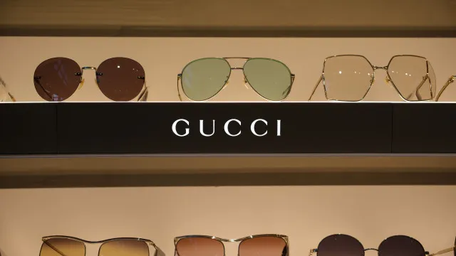 Google pode lançar óculos inteligentes com dona da Gucci e Balenciaga