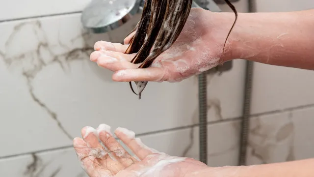 
                    O maior erro quando lava o cabelo. Eis como escolher o amaciador ideal
                