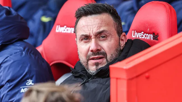 Jantares, "tomates" e não só. O plano de De Zerbi para salvar o Tottenham