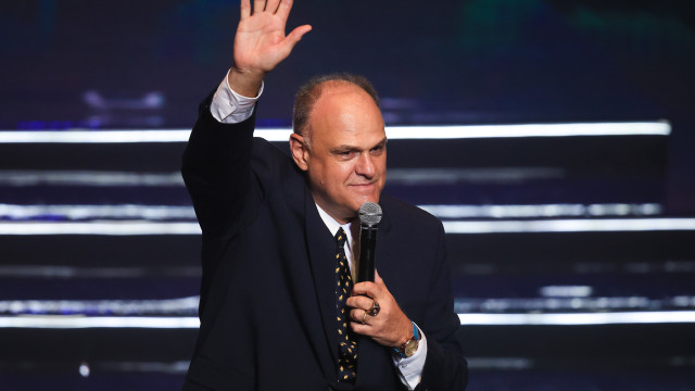 'Despedida foi realizada de forma discreta', diz família de Oscar Schmidt