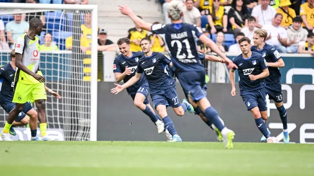 
                    Em dia histórico, Dortmund perde e deixa Bayern Munique perto do título
                