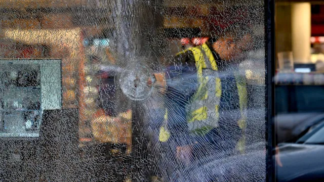 
                    Tiroteio em Kyiv que fez seis mortos vai ser investigado como terrorismo
                