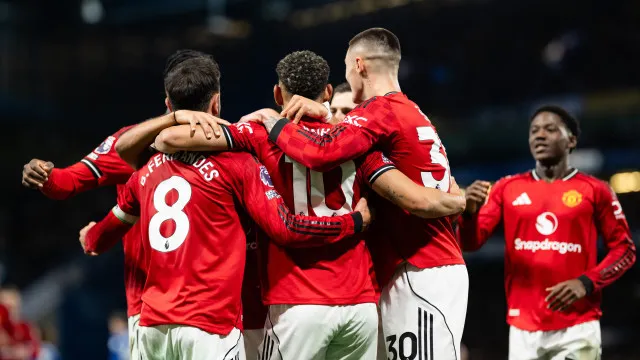 Manchester United derrota Chelsea e dá passo importante rumo à Champions