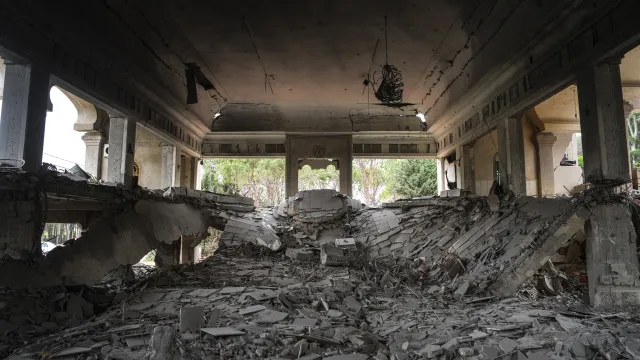 
                    Israel lança novos ataques no sul do Líbano
                