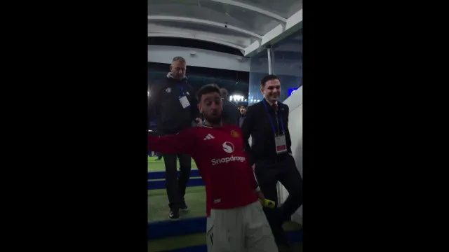 
                    Podia ter corrido mal. Bruno Fernandes finta susto a caminho do balneário
                