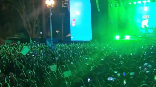 
                    Padre Guilherme mete Argentina a dançar em 'missa' por Francisco. Veja
                