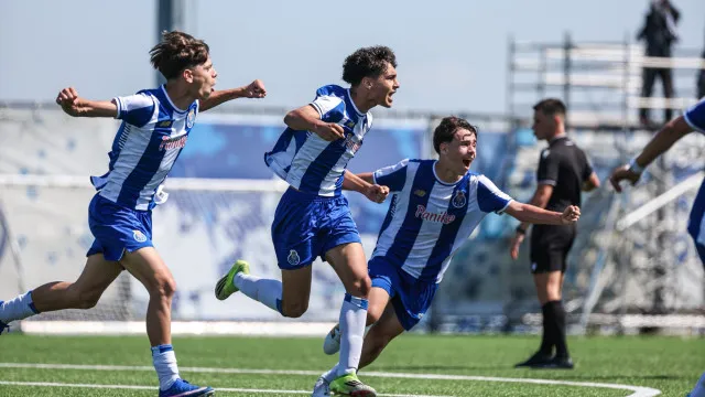 
                    De 'loucos'. FC Porto vence Sporting com guarda-redes improvisado
                