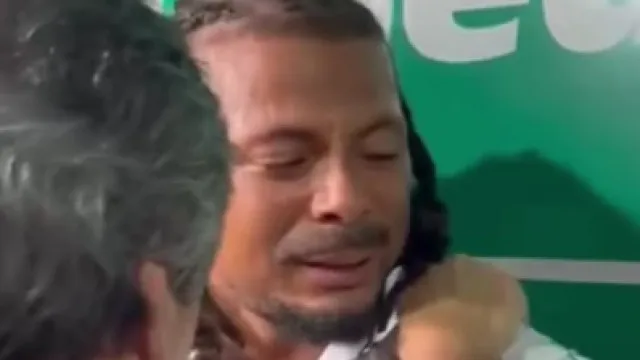 Ex-Benfica acusa adepto rival de racismo e desaba em lágrimas